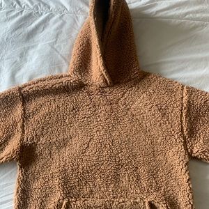 Kangaroo pocket drop shoulder hoodie